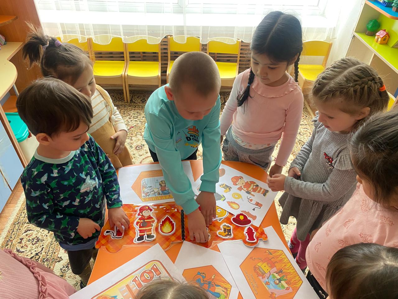 Игра на липучках "Пожарные"