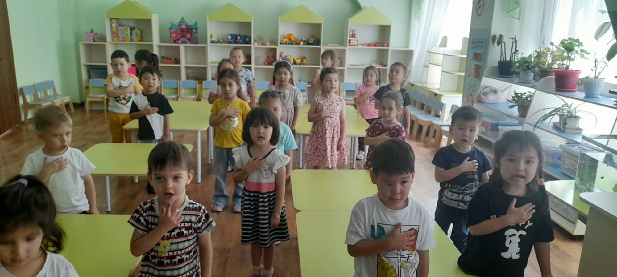 Тематическая деятельность, посвященная ко Дню  государственных символов Республики Казахстан. (Беседа с детьми о символах страны и привлечение их к творческой деятельности.)