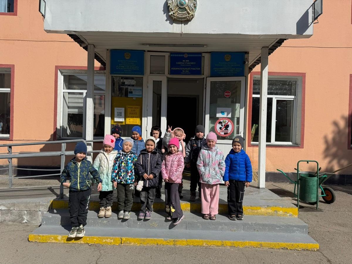 Экскурсия в школу, предшкольная группа "Гүлдер"